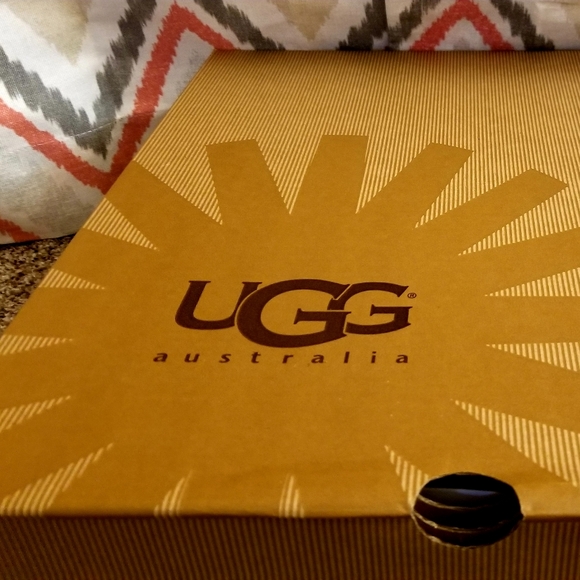 K Skylir UGG Australia *sheepskin cleaner included - Picture 9 of 11